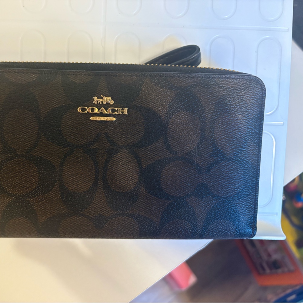 Long zip around wallet in signature canvas - Picture 6 of 9